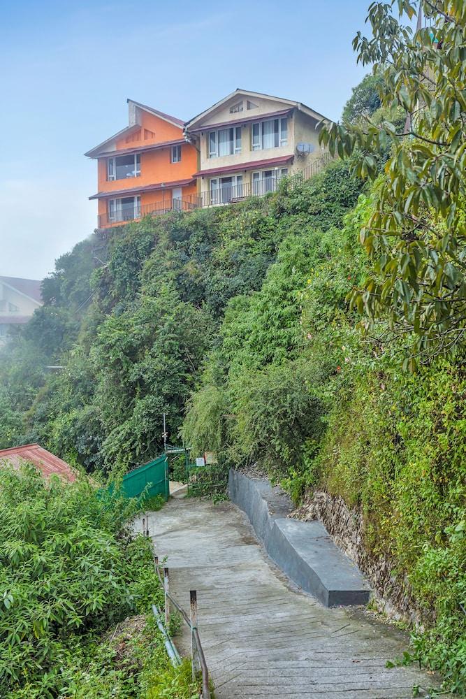 Готель Club Mahindra Масурі Екстер'єр фото